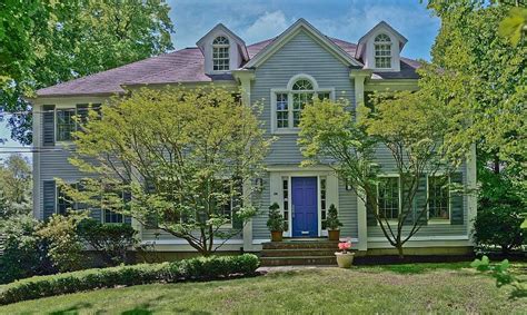 Zillow brookline ma - Zillow has 30 homes for sale in 02445. View listing photos, review sales history, and use our detailed real estate filters to find the perfect place. 